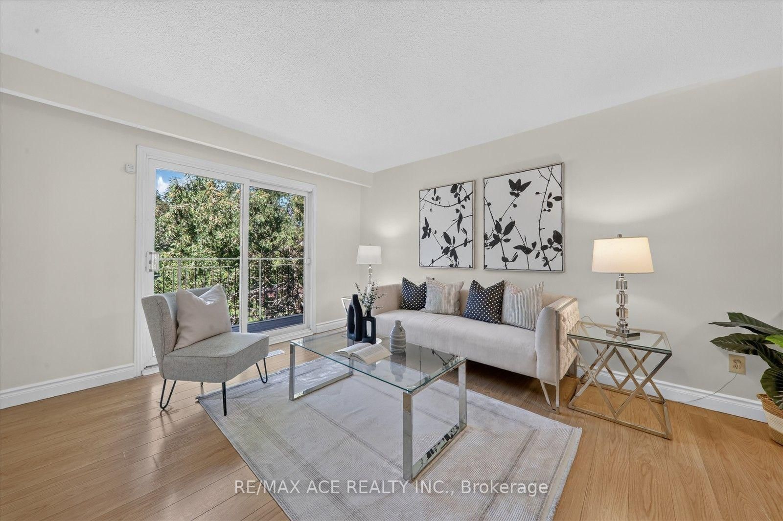 2330 Glastonbury Road S • Burlington, ON photo 8