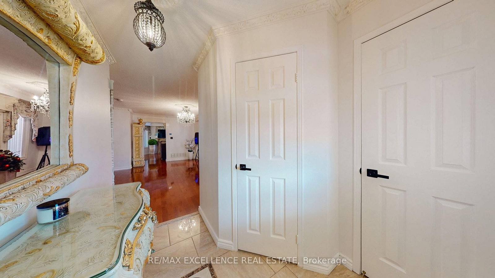 12 Prado Court • Toronto, ON photo 5
