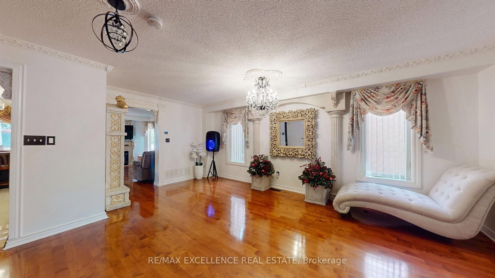 12 Prado Court • Toronto, ON photo 6