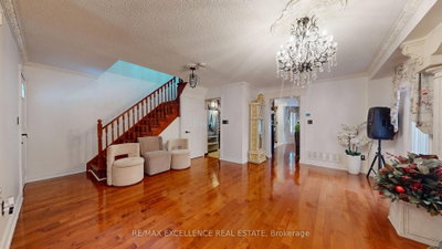 12 Prado Court • Toronto, ON photo 7