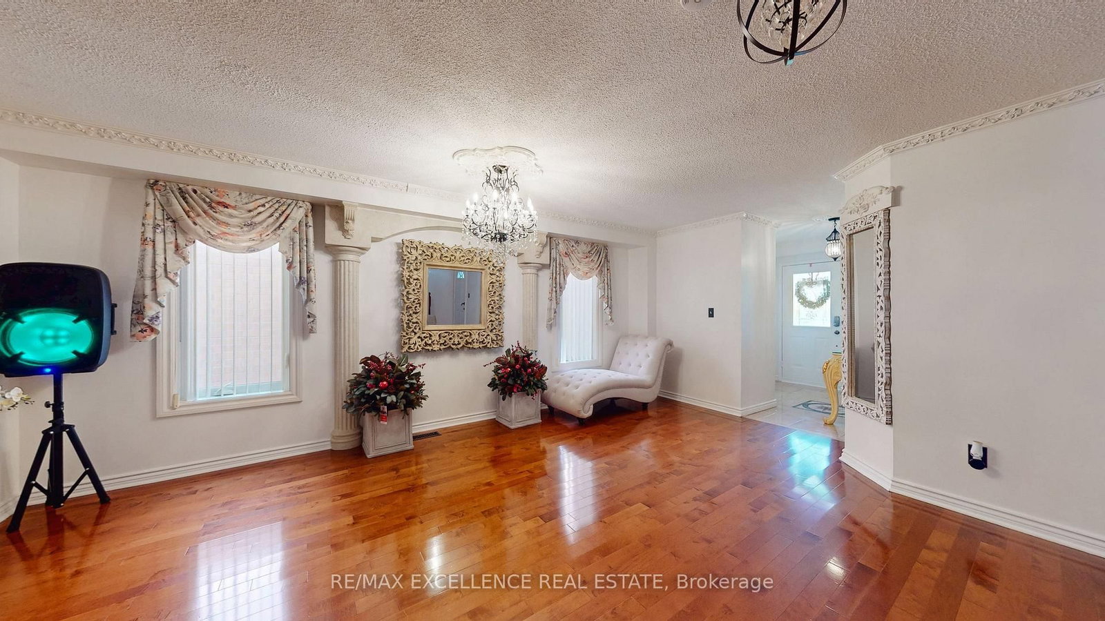 12 Prado Court • Toronto, ON photo 8