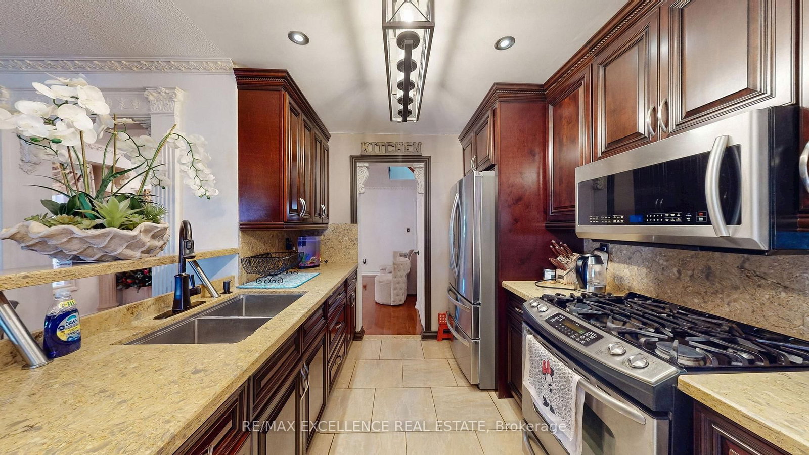 12 Prado Court • Toronto, ON photo 9