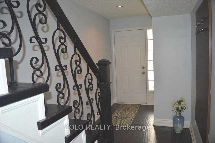 29-80 Acorn Pl, Mississauga, view 3