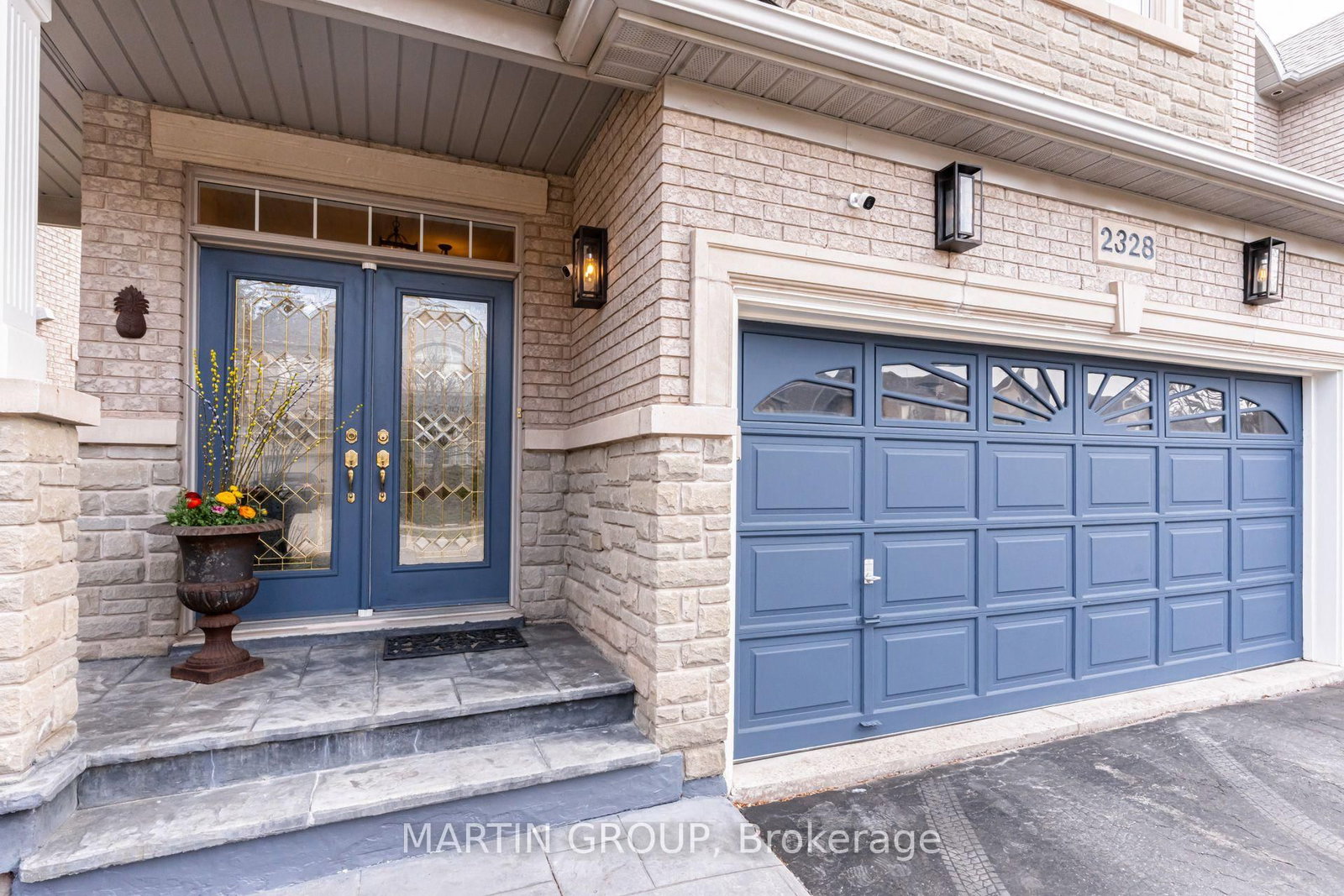 2328 Woodfield Road • Oakville, ON photo 6