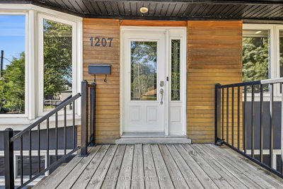 1207 Pinegrove Road • Oakville, ON photo 3