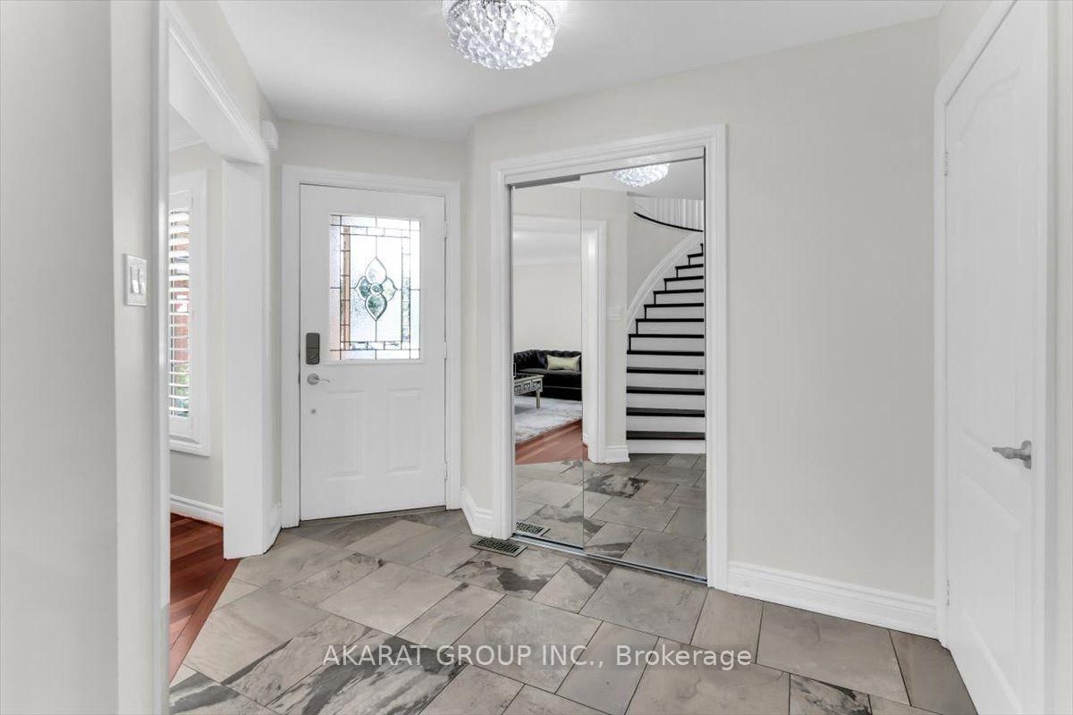 6907 Gracefield Drive • Mississauga, ON photo 3