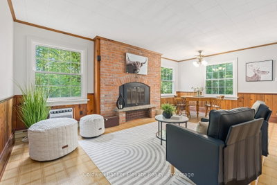 9761 Eighth Line • Halton Hills, ON photo 8