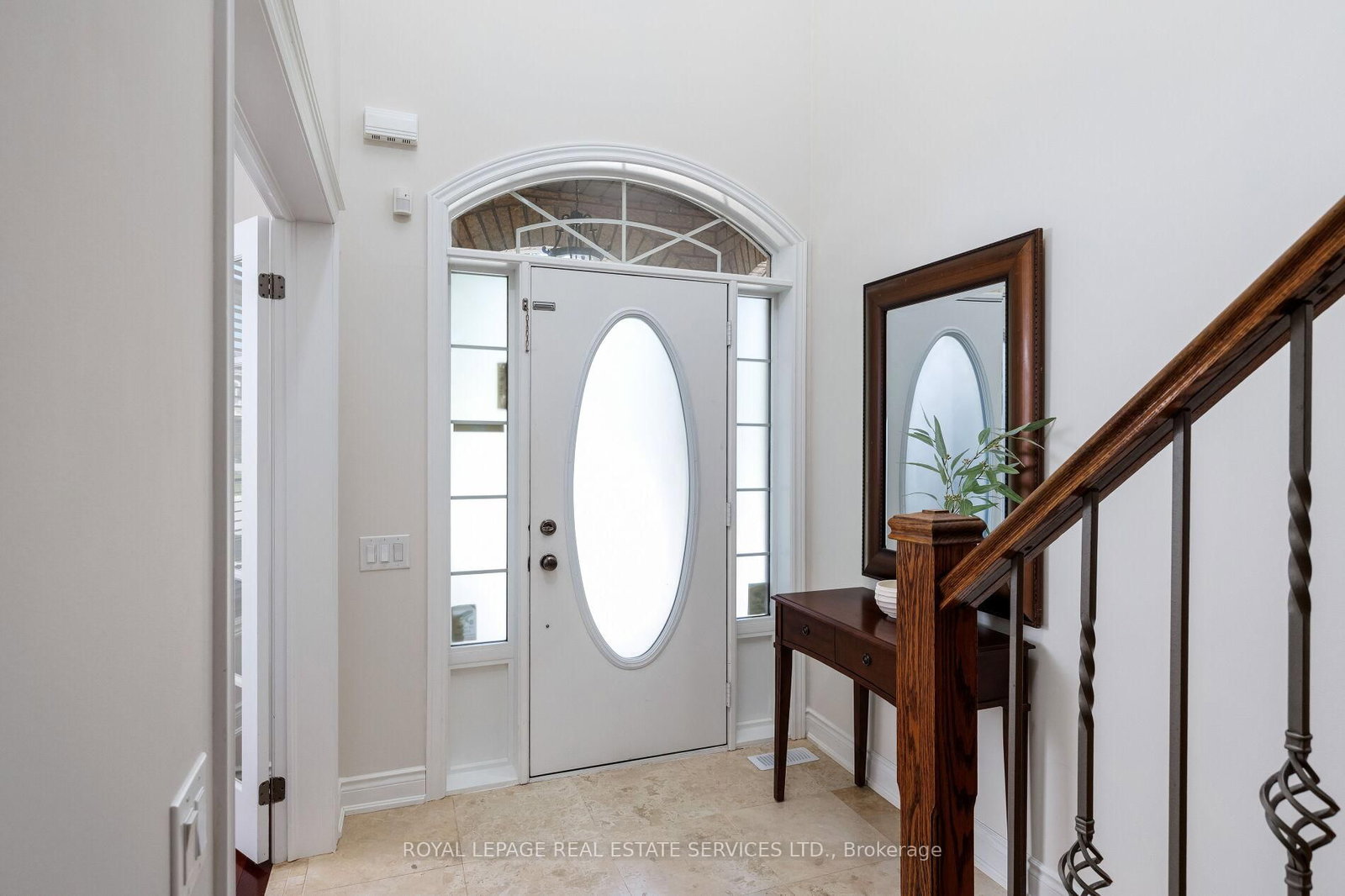 147 Innville Crescent • Oakville, ON photo 4