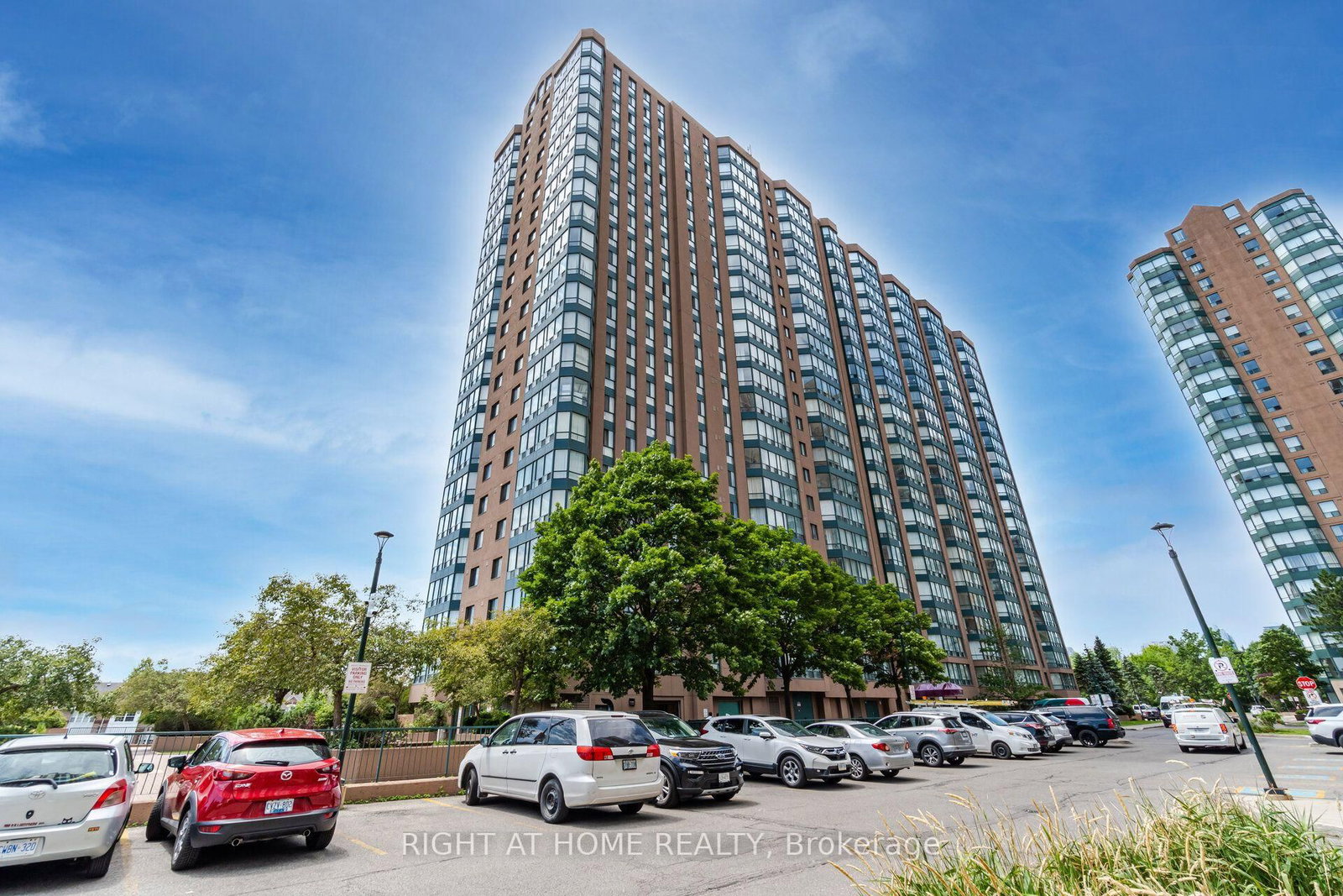 155 Hillcrest Avenue, Unit 816