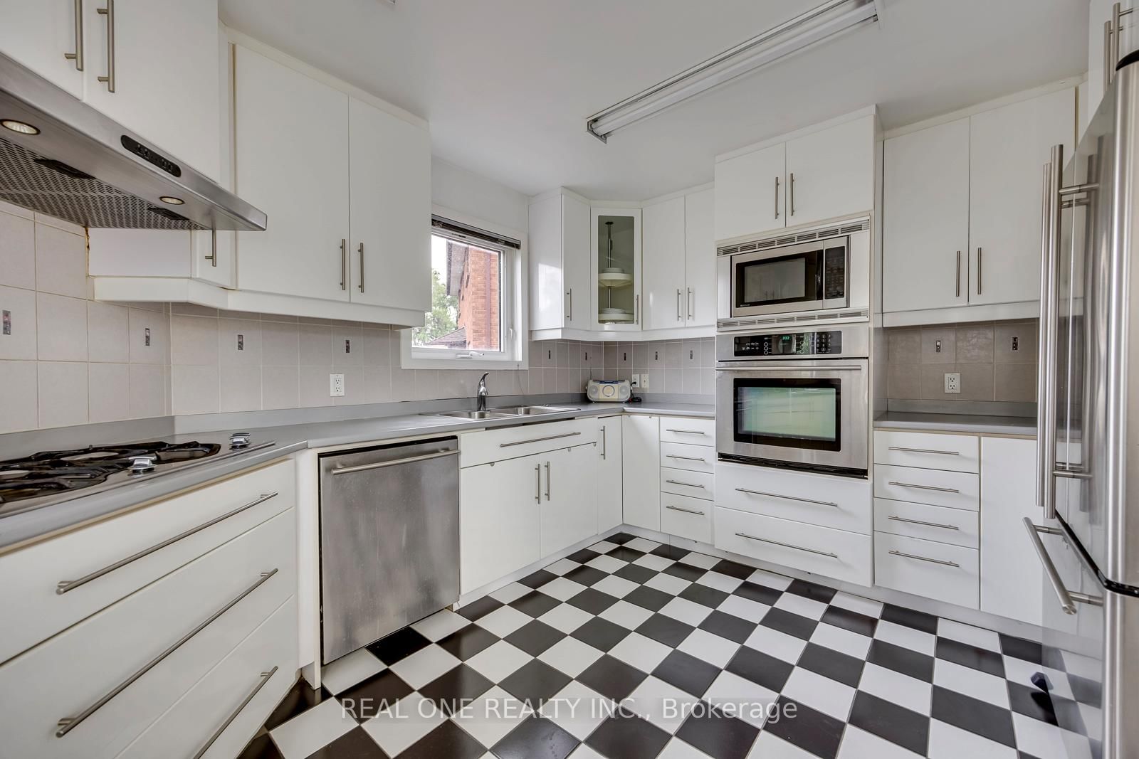 71 Stock Avenue • Toronto, ON photo 19