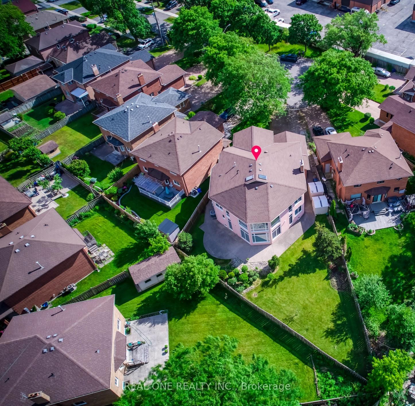 71 Stock Avenue • Toronto, ON photo 4