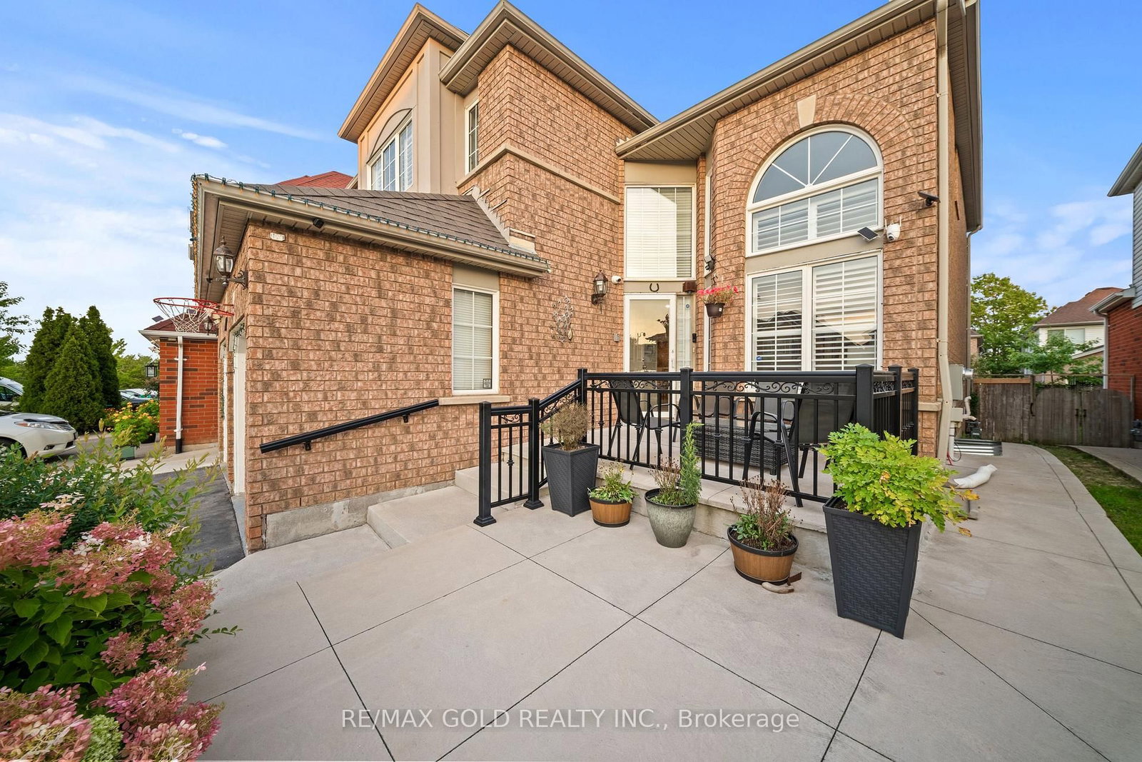 9 Squirreltail Way • Brampton, ON photo 4