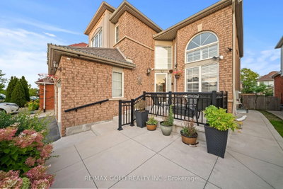 9 Squirreltail Way • Brampton, ON photo 4