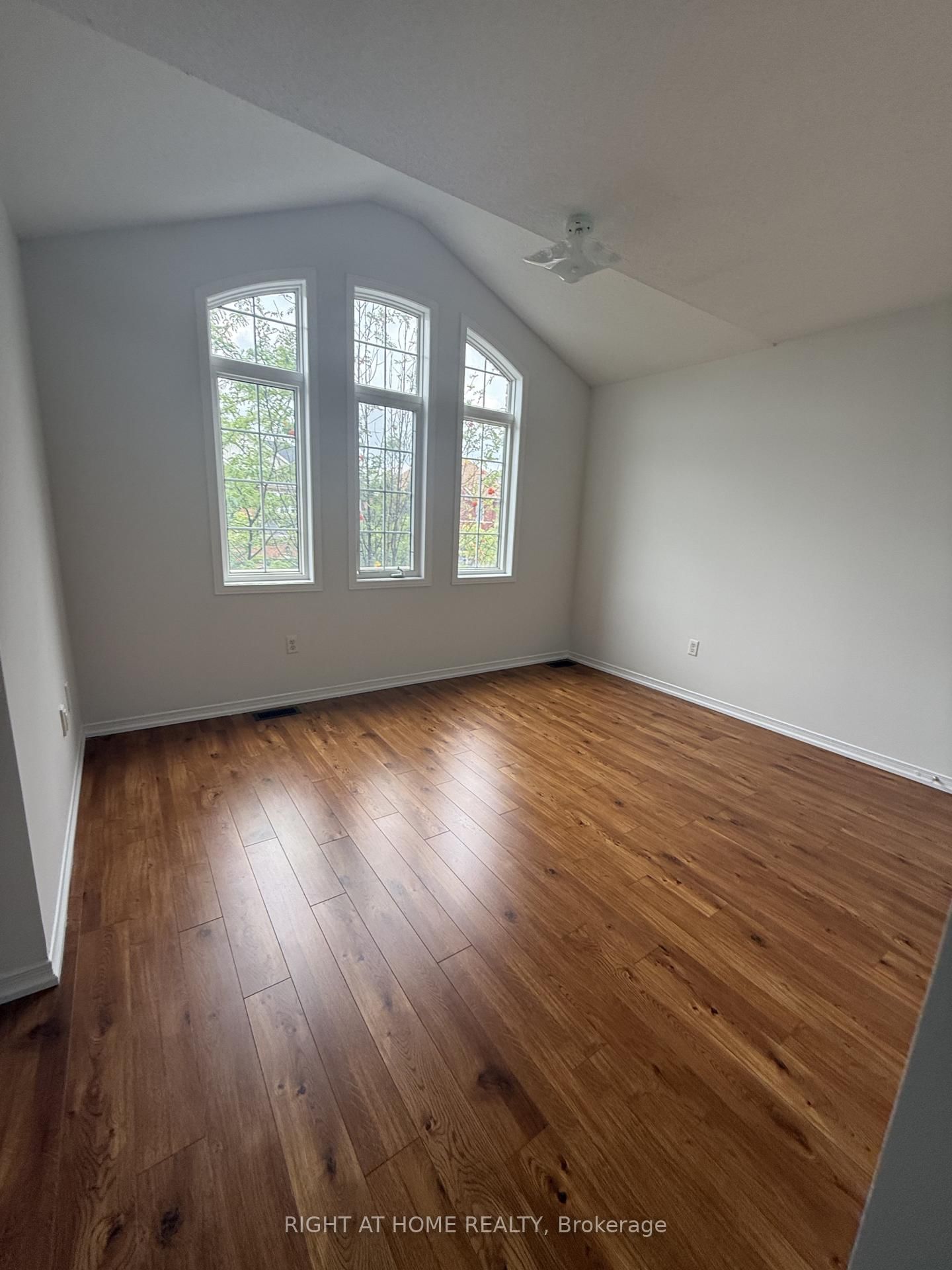 427 Chandler Crescent • Milton, ON photo 10
