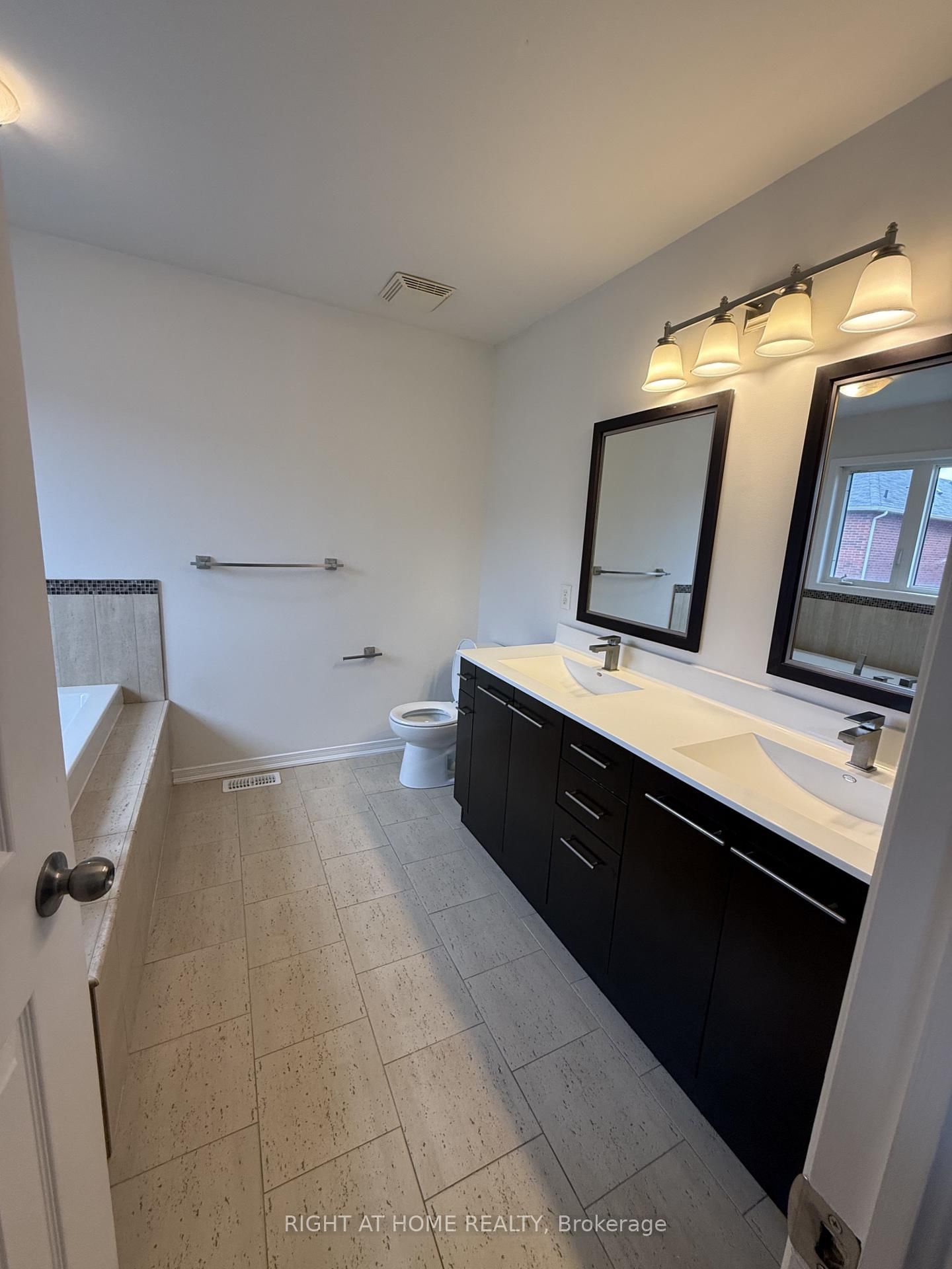 427 Chandler Crescent • Milton, ON photo 16