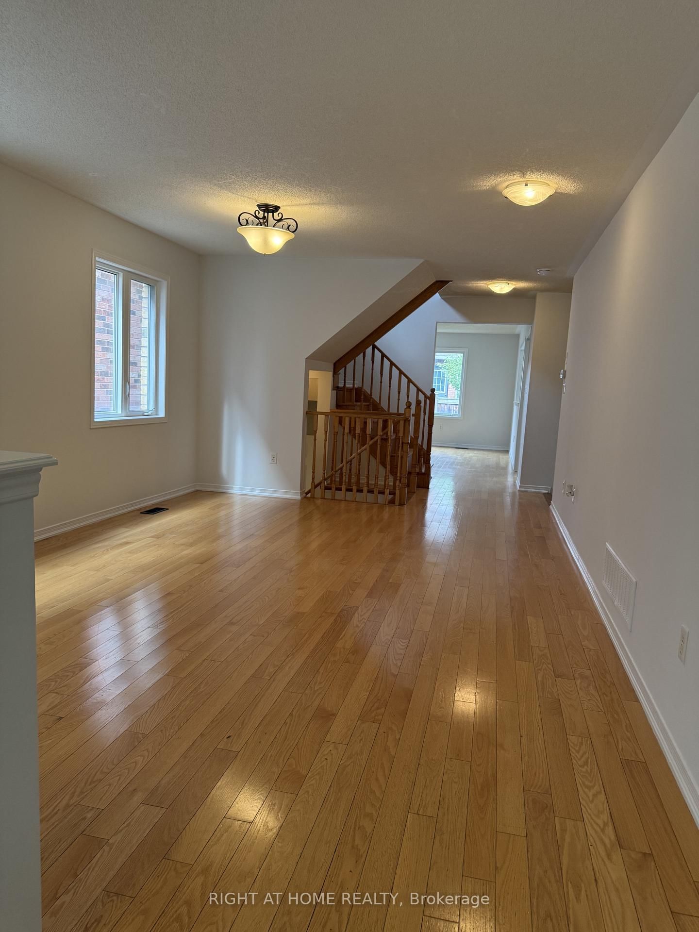 427 Chandler Crescent • Milton, ON photo 3