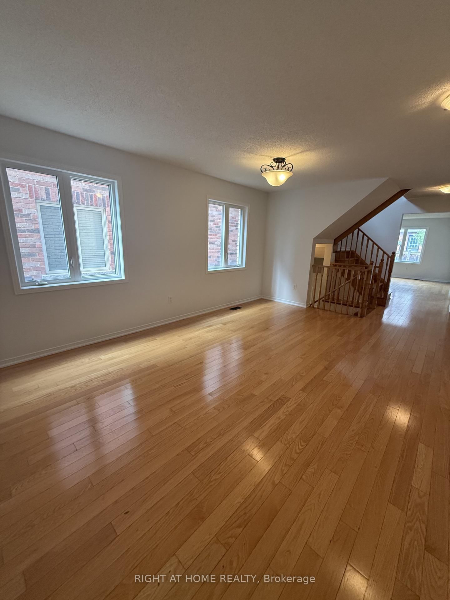 427 Chandler Crescent • Milton, ON photo 4