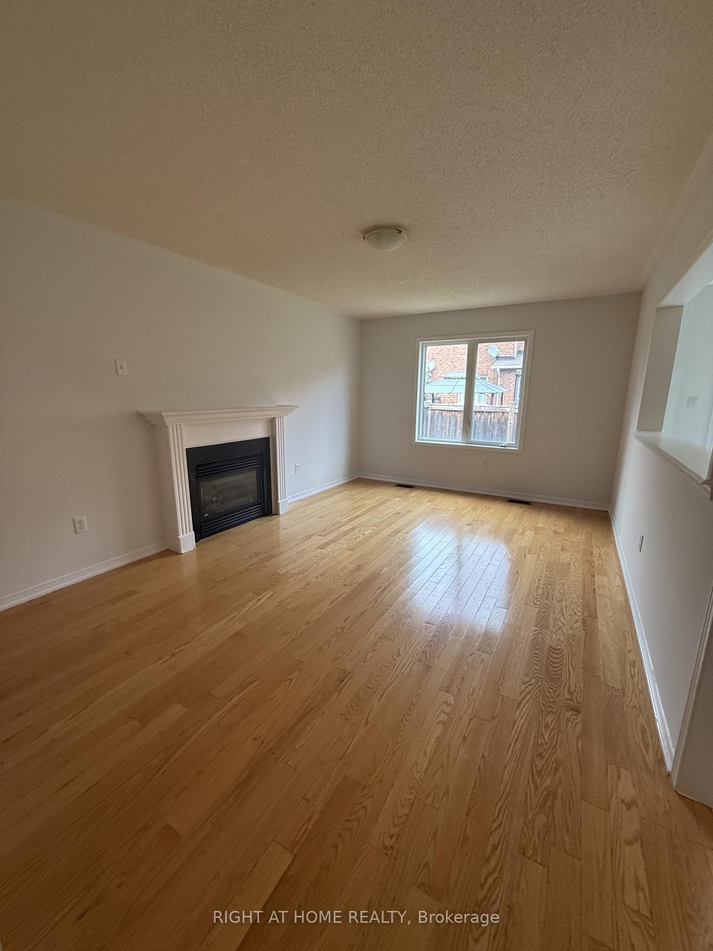 427 Chandler Crescent • Milton, ON photo 5