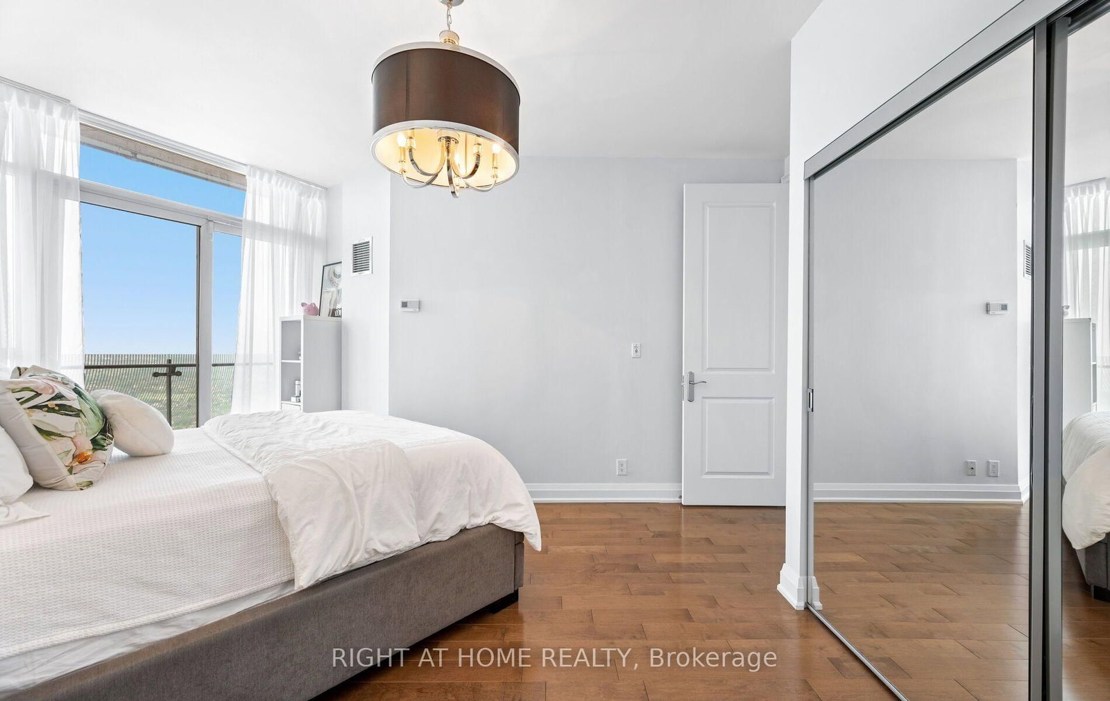 50 Absolute Avenue • #4902 LPH • Mississauga, ON photo 19