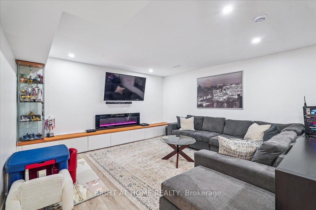 2090 Stonehouse Crescent • Mississauga, ON photo 18