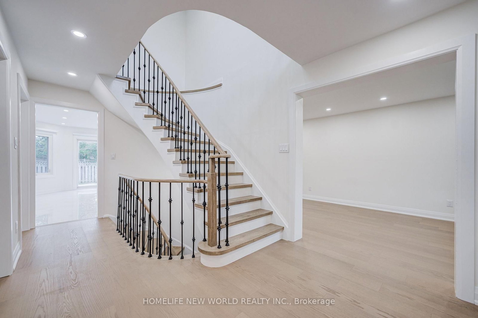 199 Harrowsmith Drive W • Mississauga, ON photo 6
