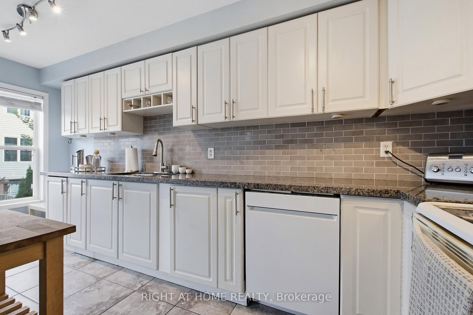 85 Seed House Lane • Halton Hills, ON photo 16
