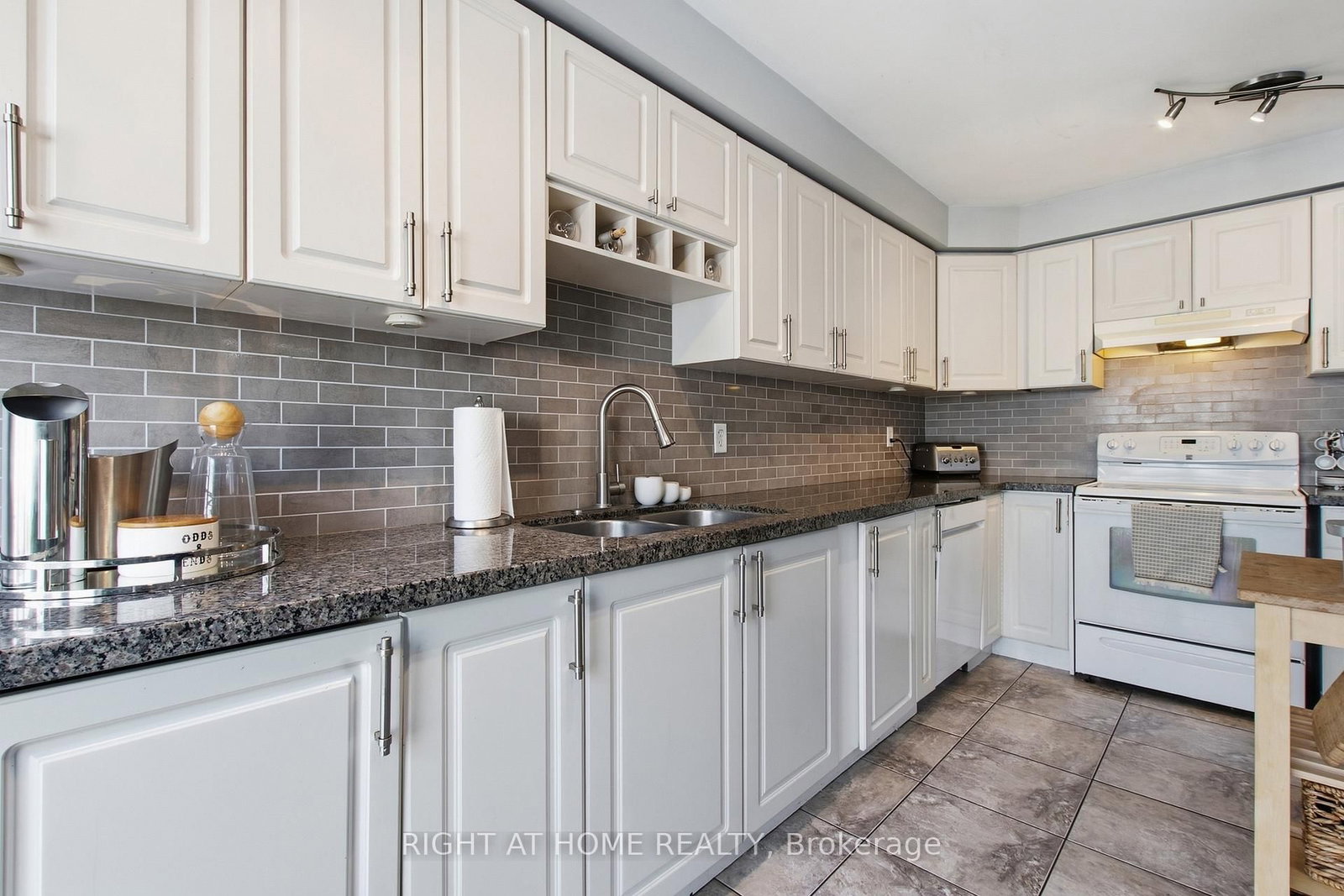 85 Seed House Lane • Halton Hills, ON photo 18