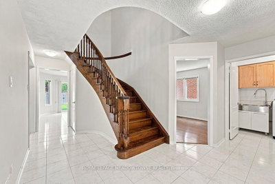 3268 Cajun Crescent • Mississauga, ON photo 3