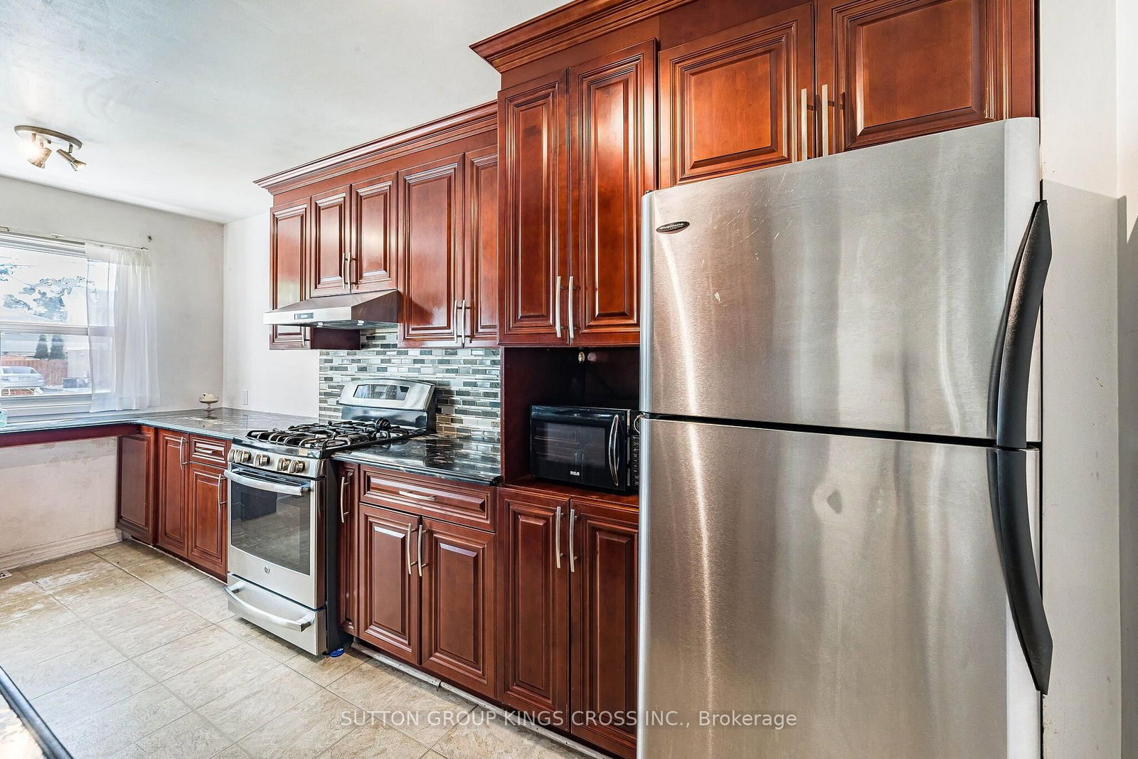 2 Hemlark Court • Brampton, ON photo 12