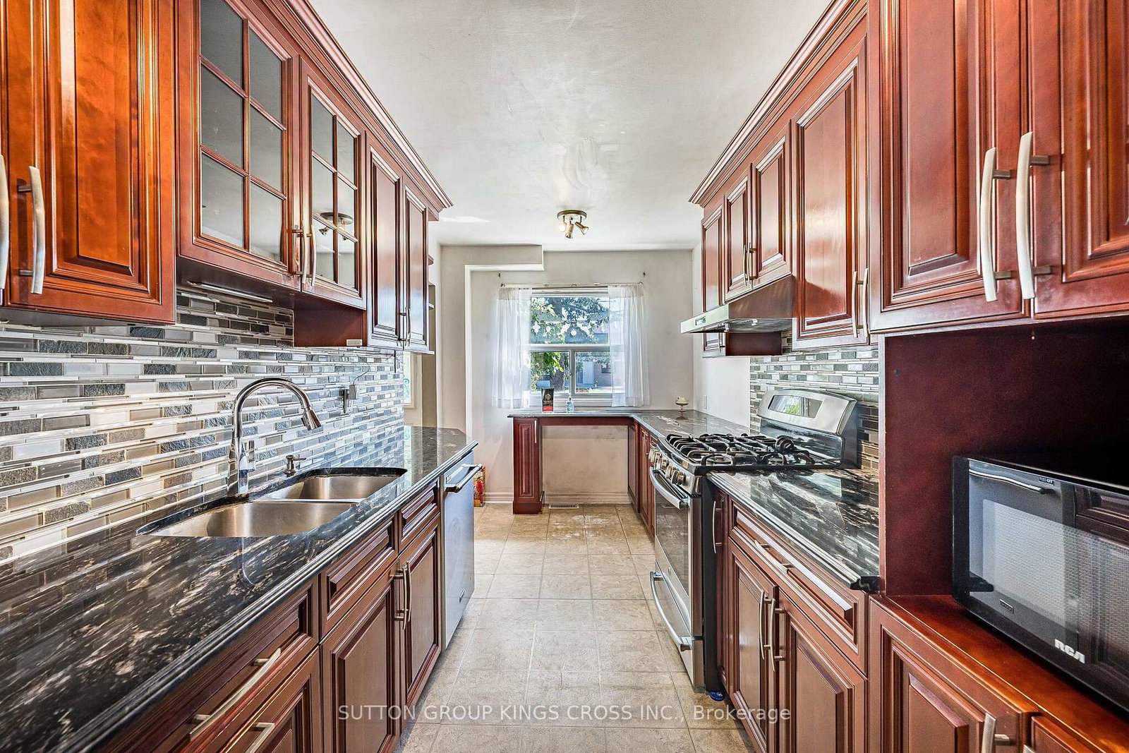 2 Hemlark Court • Brampton, ON photo 13