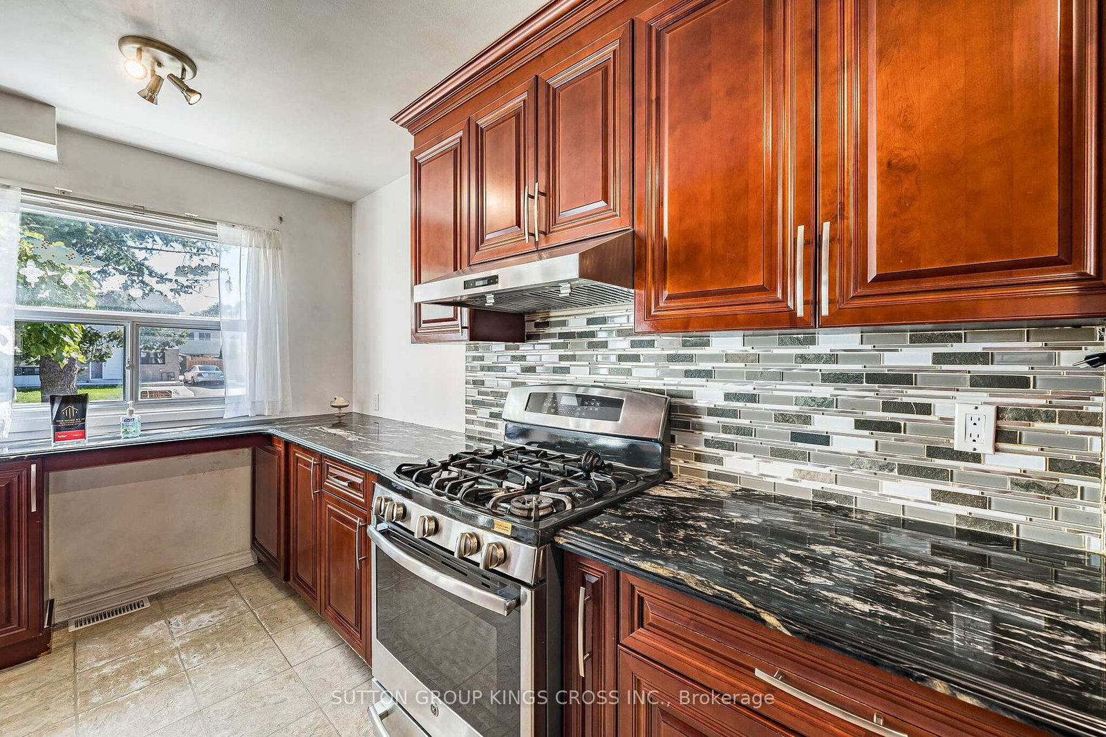 2 Hemlark Court • Brampton, ON photo 15