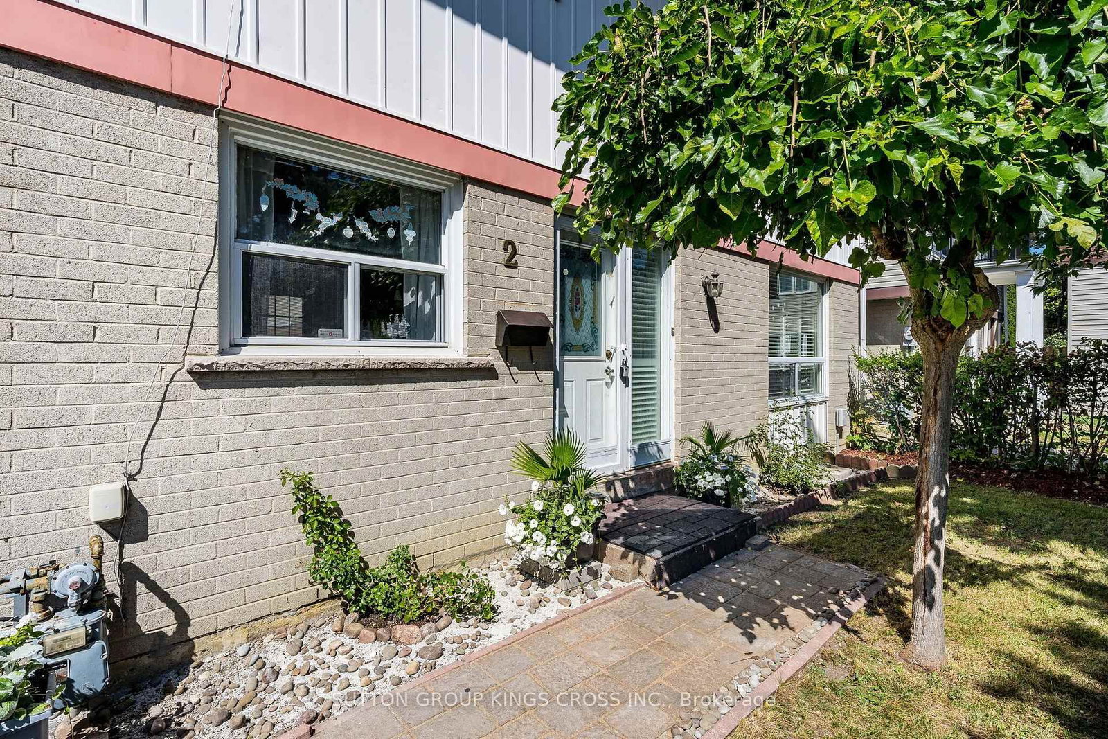 2 Hemlark Court • Brampton, ON photo 5