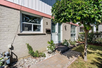 2 Hemlark Court • Brampton, ON photo 5
