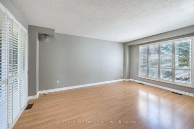 2 Hemlark Court • Brampton, ON photo 9