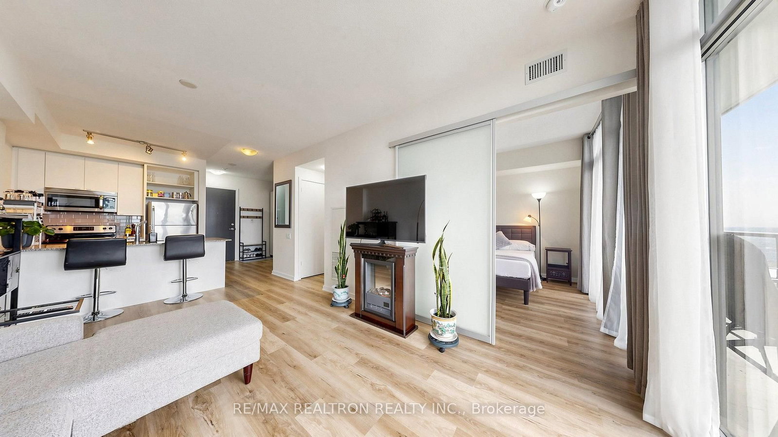 105 The Queensway Avenue • #3301 • Toronto, ON photo 5