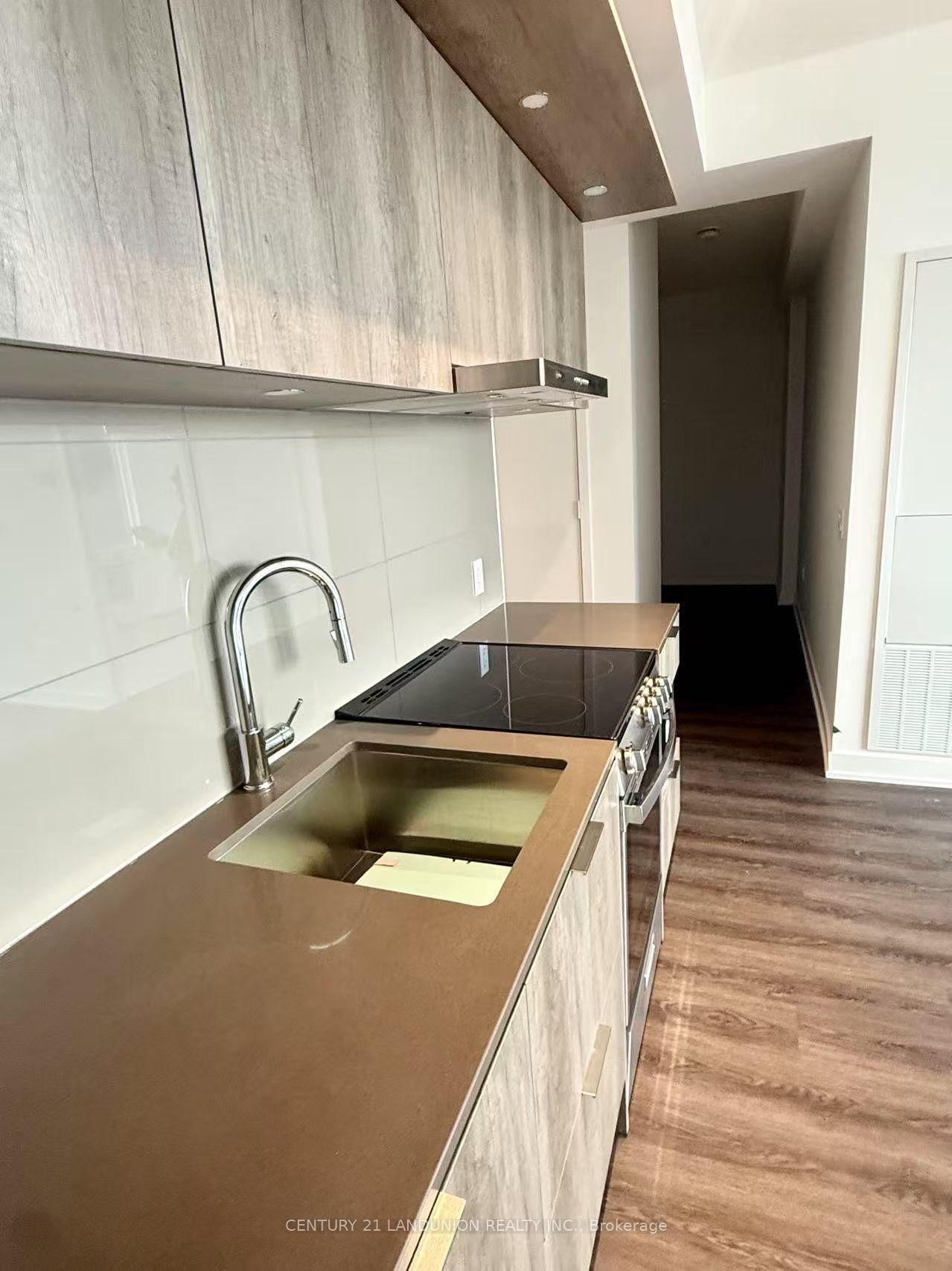 2003-448 Burnhamthorpe Rd, Mississauga, view 6