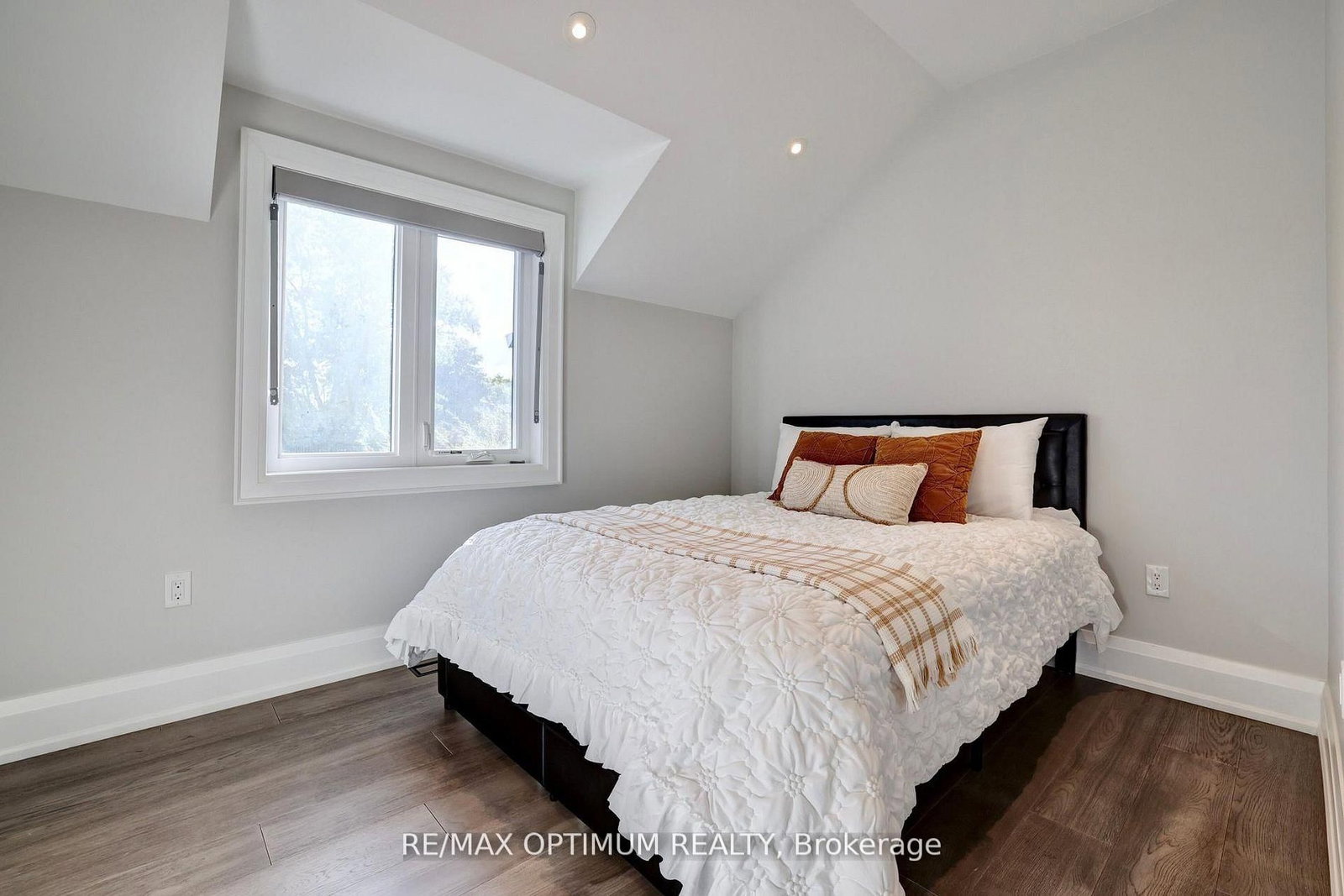 26 Pioneer Dr, Mississauga, view 31