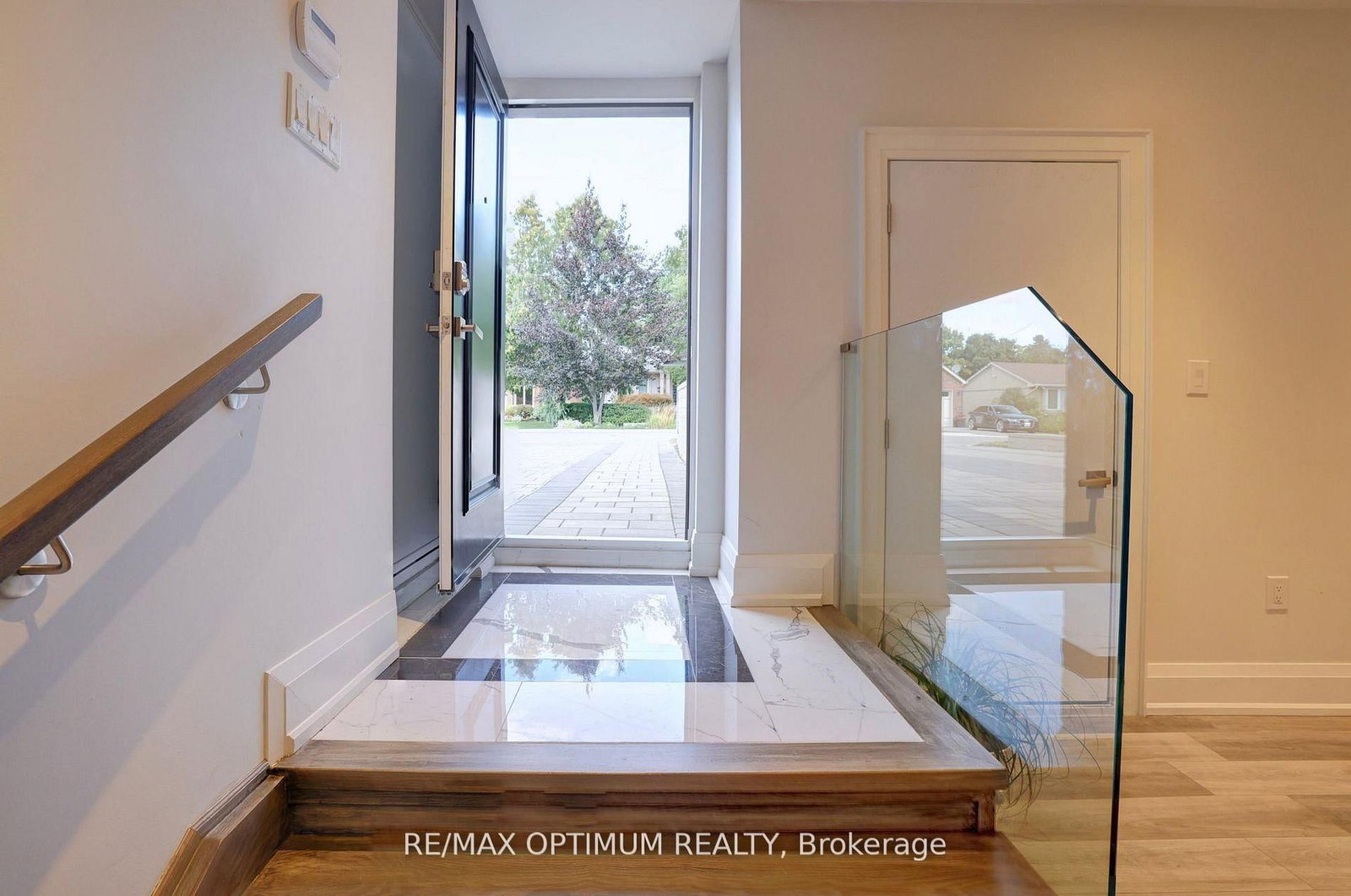 26 Pioneer Dr, Mississauga, view 37