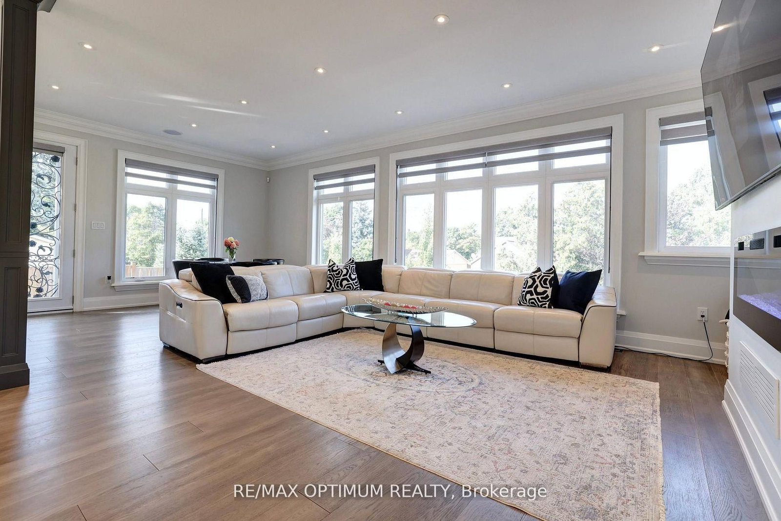 26 Pioneer Dr, Mississauga, view 9