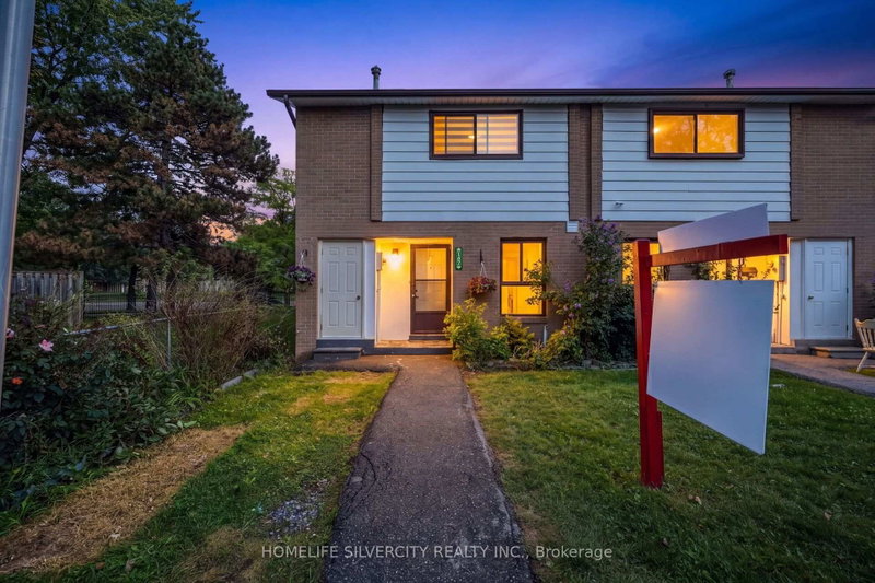 157 Fleetwood Crescent