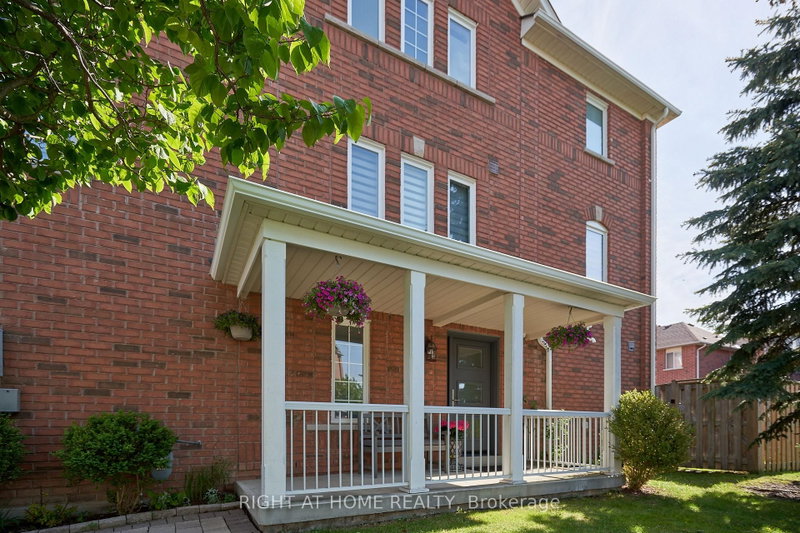 24 - 271 RICHVALE Drive S