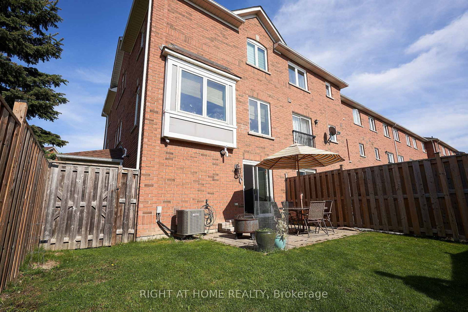 271 RICHVALE Drive S • #24 • Brampton, ON photo 22