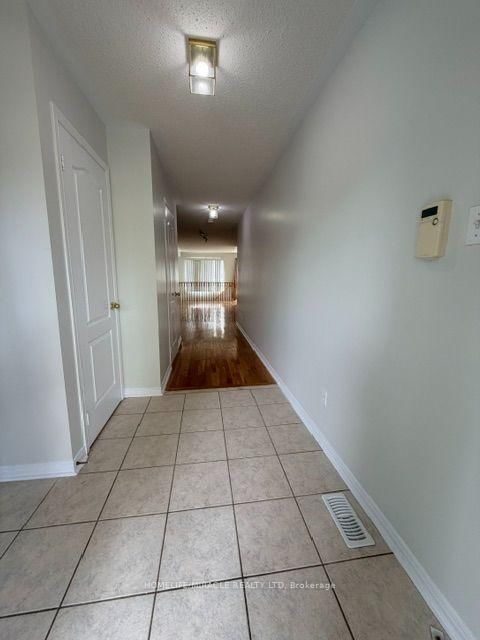 7-6391 Spinnaker Circ, Mississauga, view 3