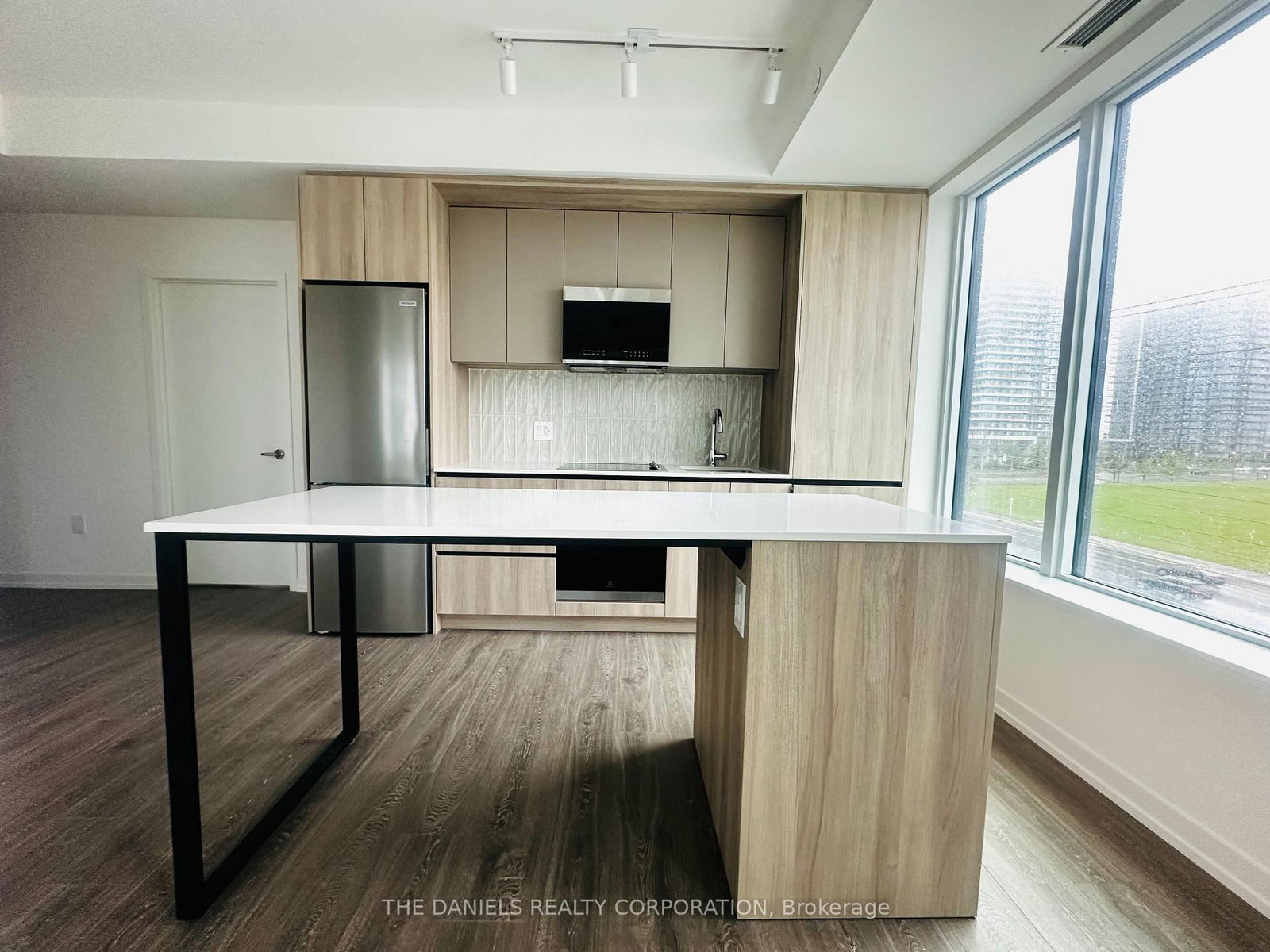 2485 Eglinton Mississauga,ON L5M 0Y4 — Photo 2
