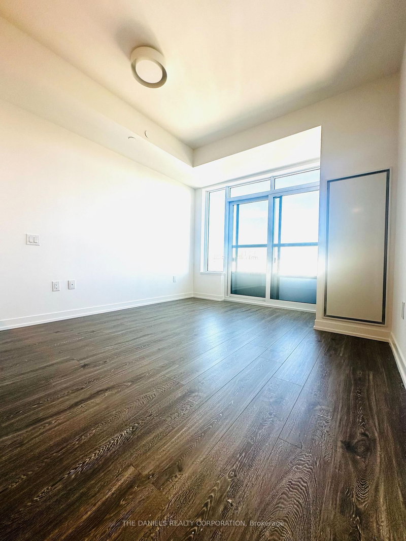 1212 - 2485 Eglinton Avenue W