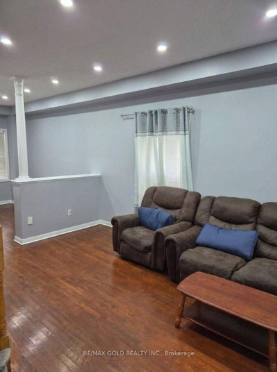 22 Blue Whale Boulevard • Brampton, ON photo 4
