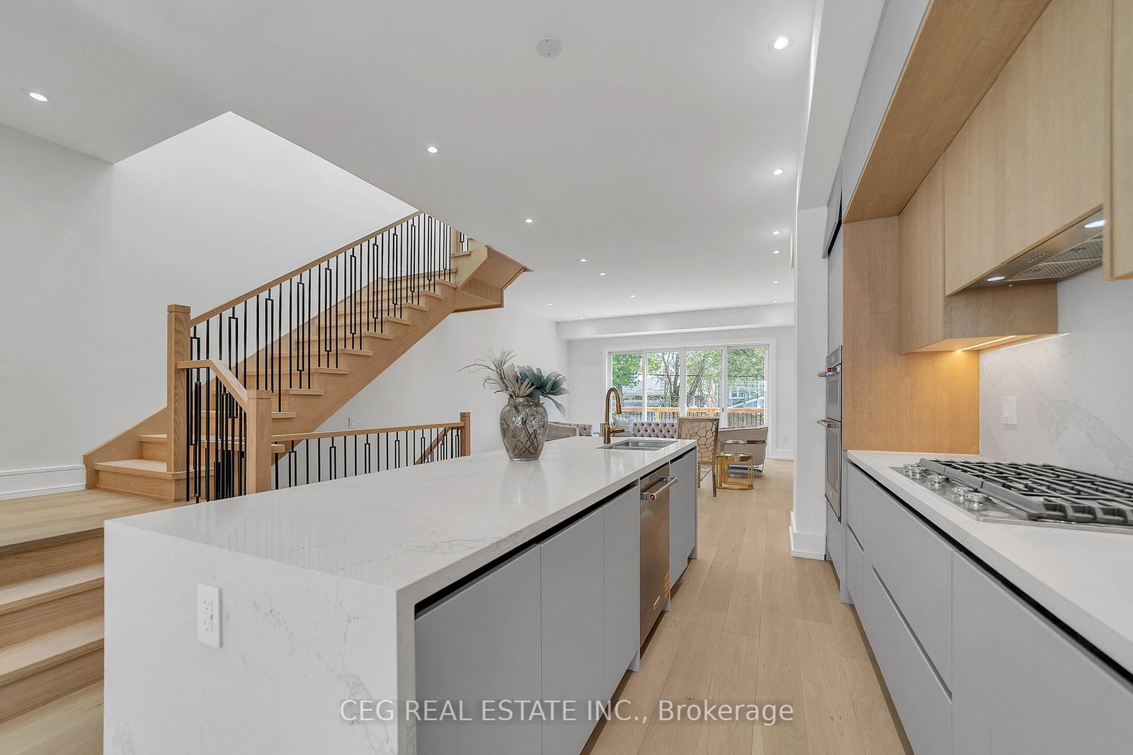 21 Sixteenth Street • Toronto, ON photo 16