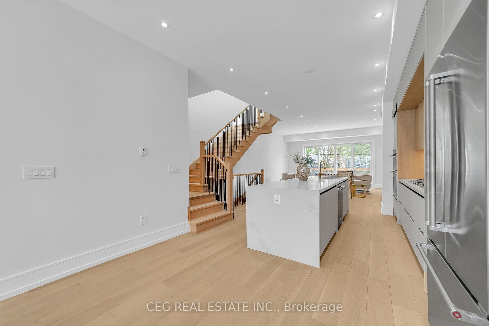 21 Sixteenth Street • Toronto, ON photo 24