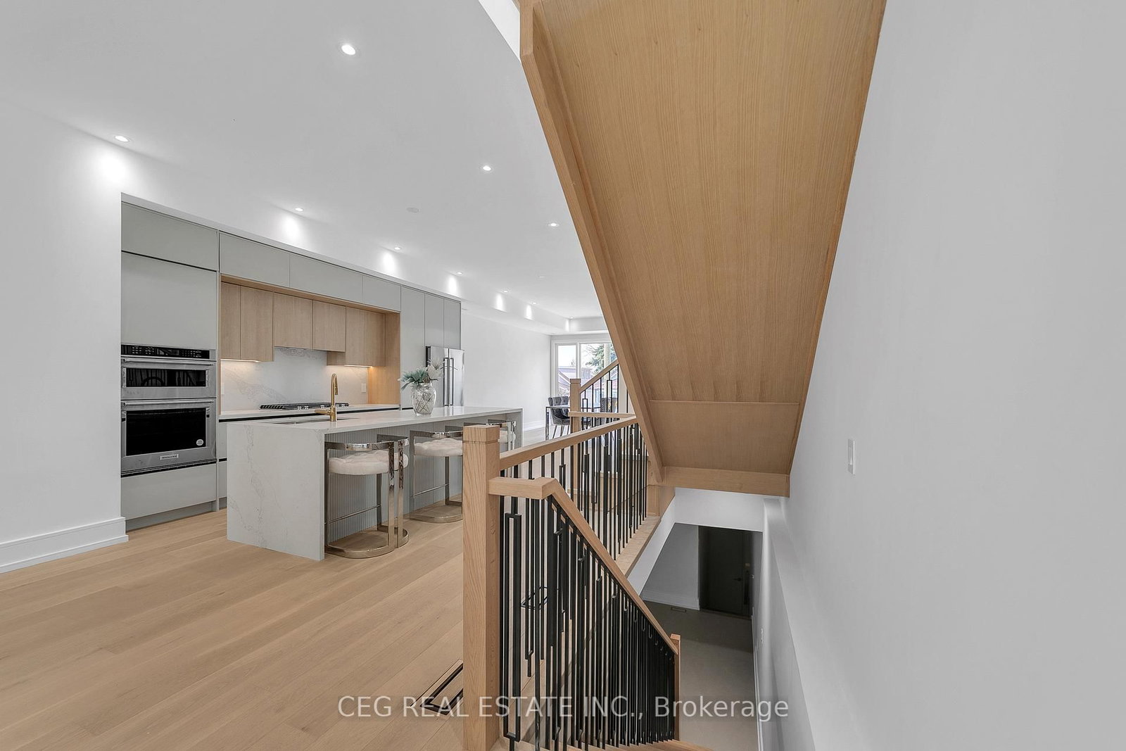 21 Sixteenth Street • Toronto, ON photo 26