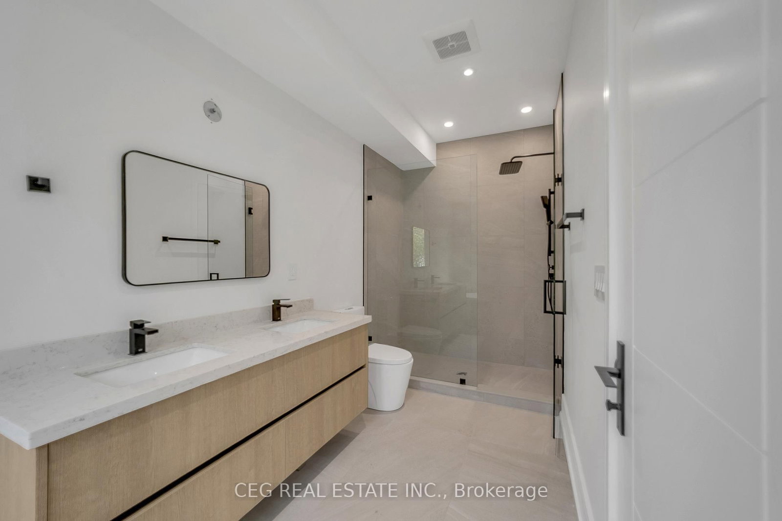 21 Sixteenth Street • Toronto, ON photo 38